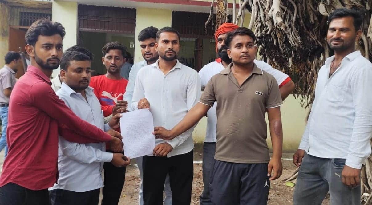 Dispute over garlanding the Ambedkar statue