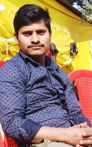 Amidst a land dispute, a young man hanged himself at home and died.