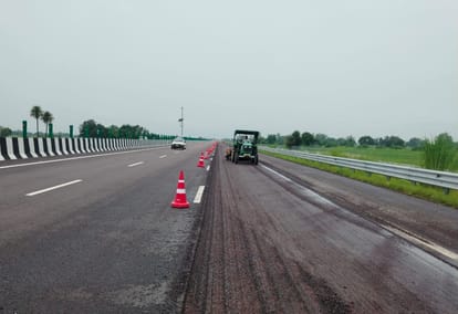 UP: Lucknow-Kanpur Expressway collapses again, cracks up to 700 meters long appear simultaneously