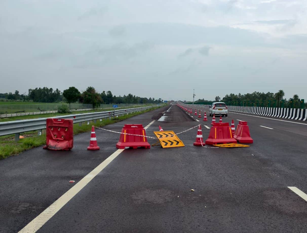 UP: Lucknow-Kanpur Expressway collapses again, cracks up to 700 meters long appear simultaneously
