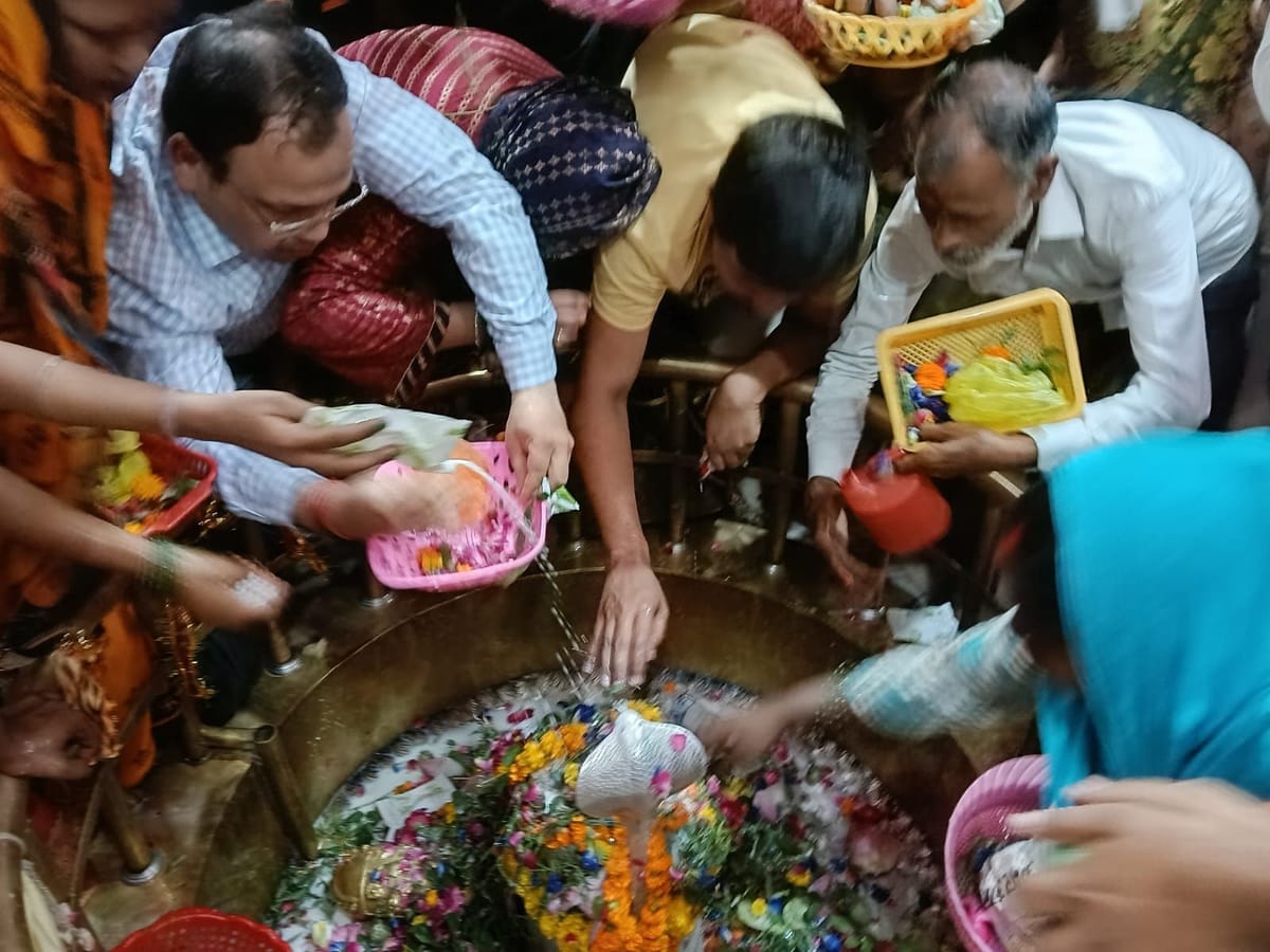 Unnao News: शिवालयों में गूंजा हर-हर महादेव