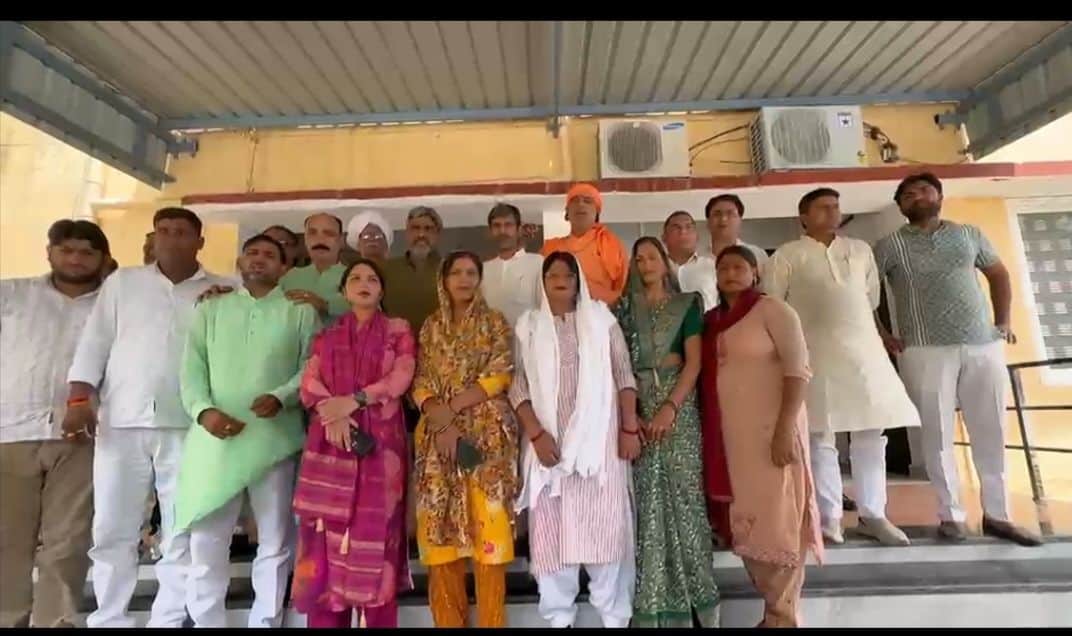 Protesting the delay in development works, 17 councilors, including the District Chief, boycotted the meeting.