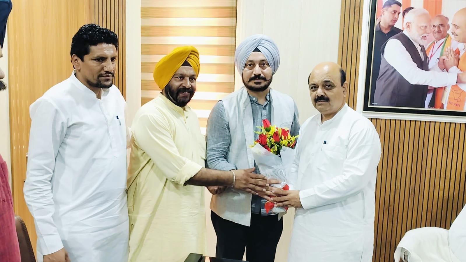 फतेहाबाद। अल्पसंख्यक मोर्चा के प्रदेशाध्यक्ष डाॅ. अवनीत सिंह वणैच का स्वागत करते जिलाध्यक्ष प्र