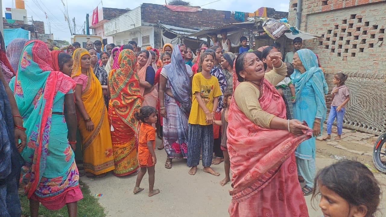  गणेशपुर में घटना के बाद रोते बिलखते परिजन