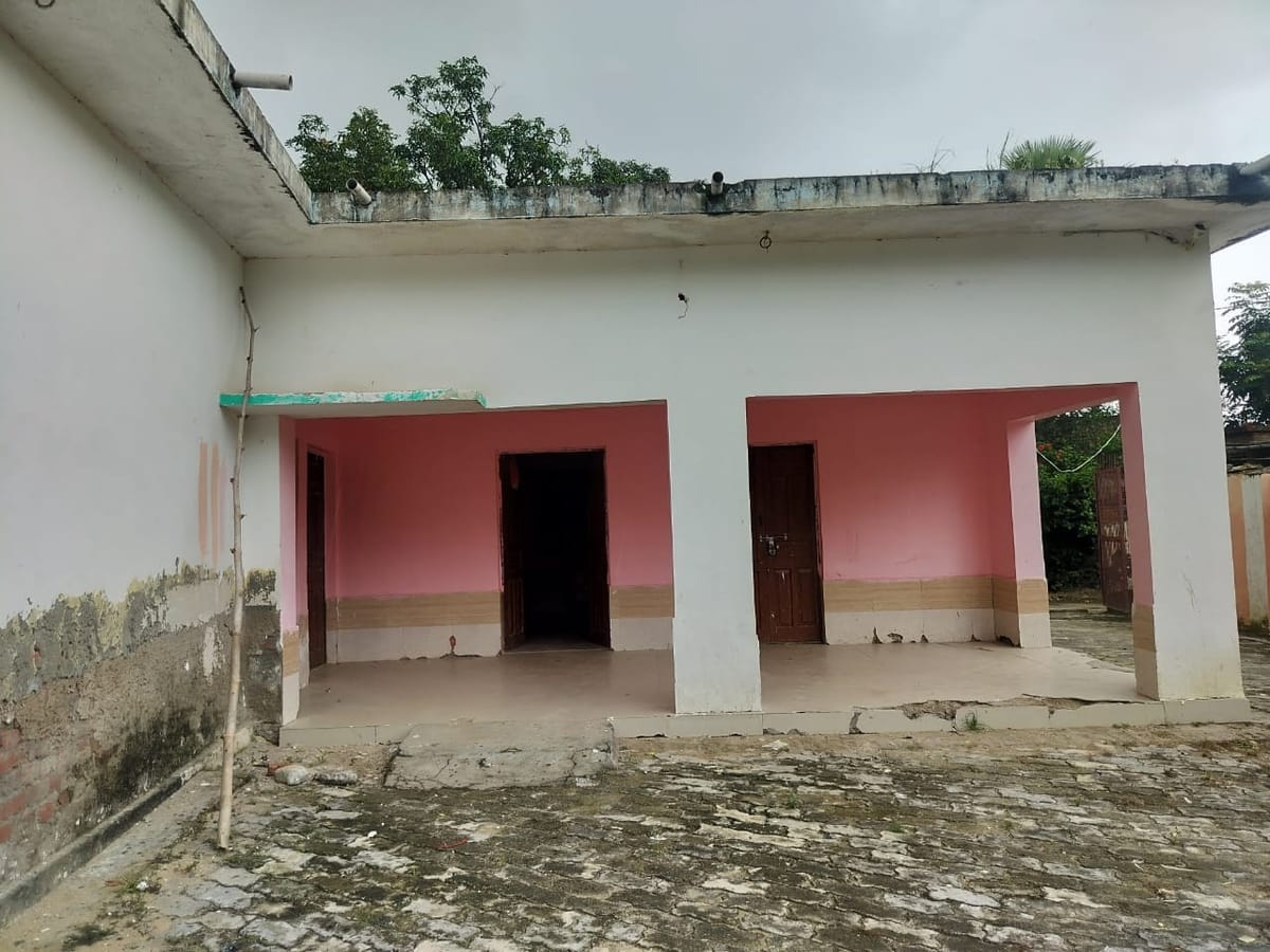 Azamgarh News: 303 गांवों में पहुंची लाइब्रेरी की पुस्तकें, बढ़ा रही आलमारियों की शोभा