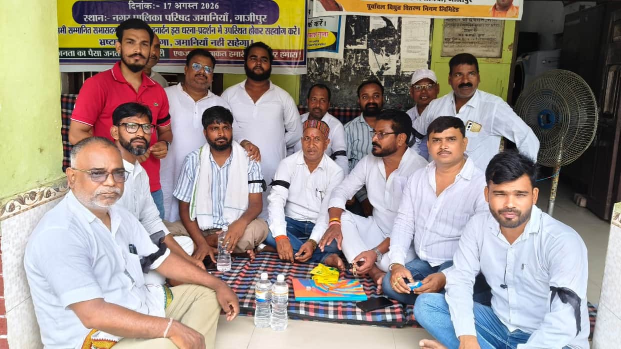 Councilors' sit-in protest against the Chairperson.