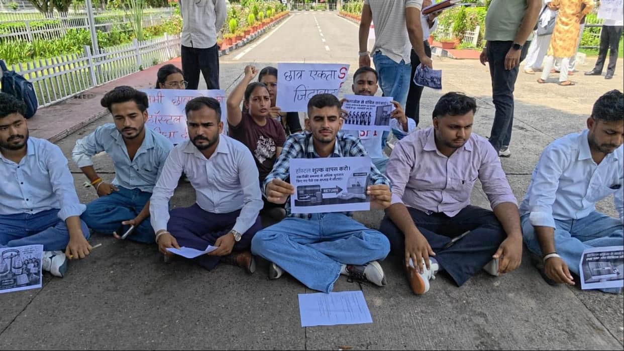 Vice-Chancellor's office besieged over disregard for rules in hostel allotment.