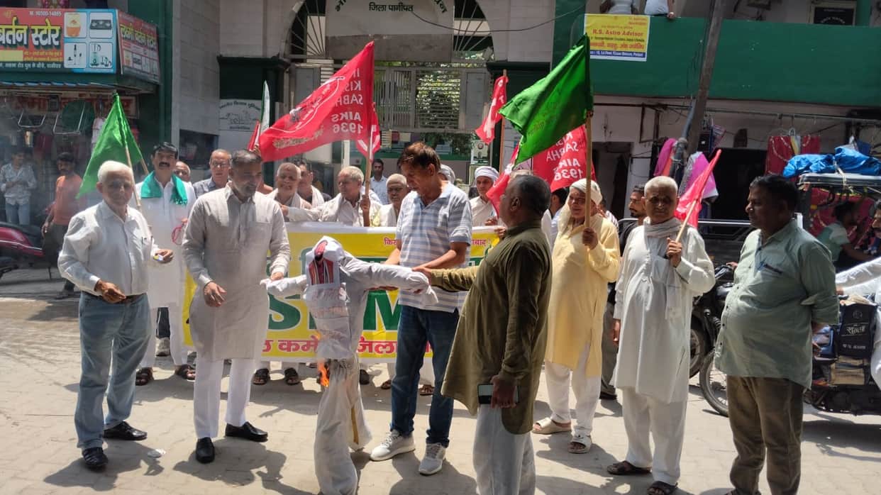 Farmers outraged over lathi-charge