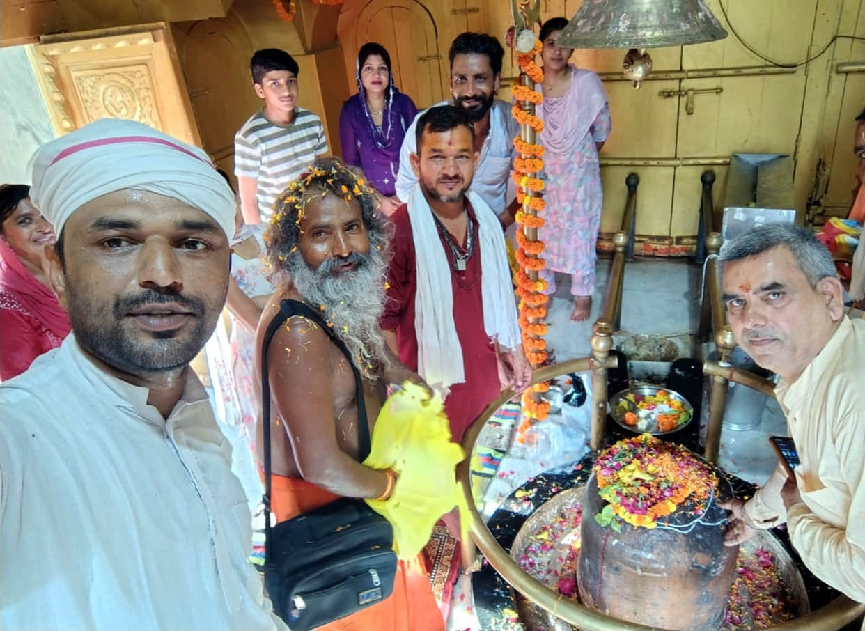 On Nag Panchami, worship was performed after drawing images of snakes on the doorways of homes.