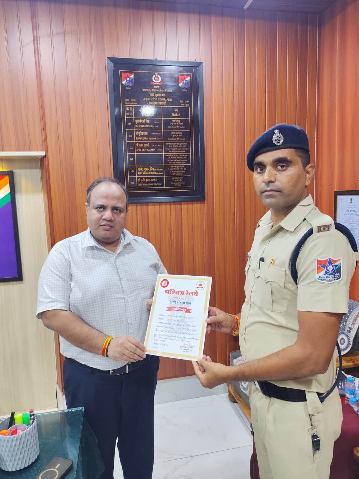 RPF jawan saves woman who fell from moving train; receives a commendation certificate.