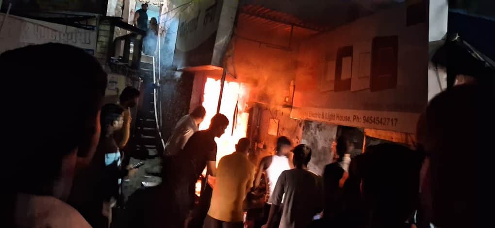 Fire breaks out at electronics shop