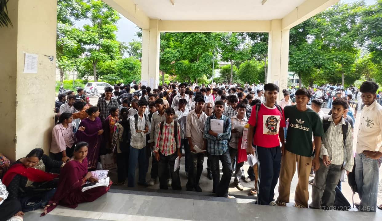 Students throng the ITI admission process
