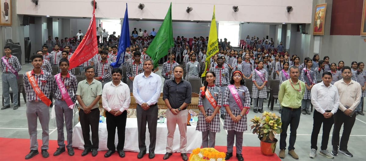 Chandauli News: पीएमश्री केंद्रीय विद्यालय में छात्र परिषद के पदाधिकारियों को दिलाई शपथ