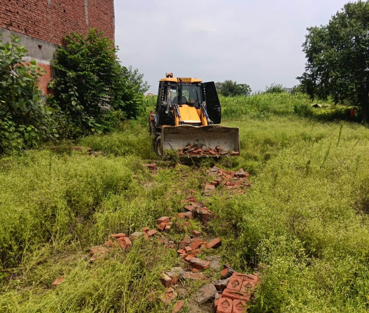 Bulldozer used against illegal plotting