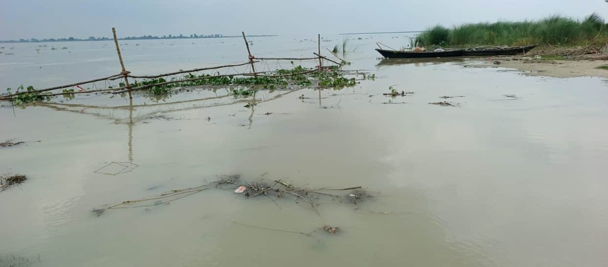 Saryu in spate; 32 cm below danger mark