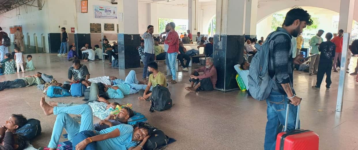 Train delays continue, four trains arrive late
