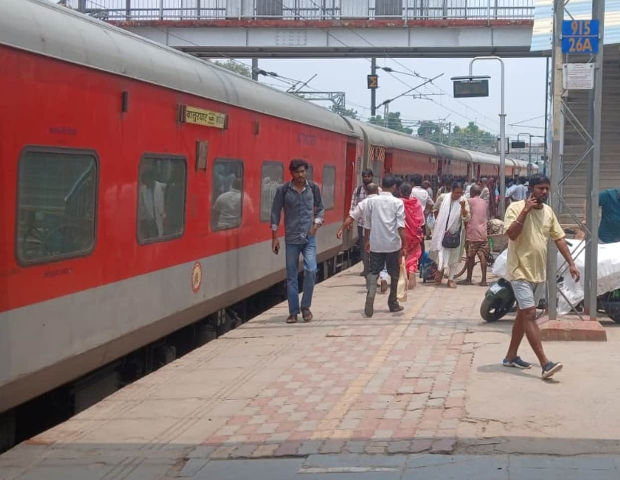 Returning home for Raksha Bandhan proves difficult; long waiting lists add to the trouble