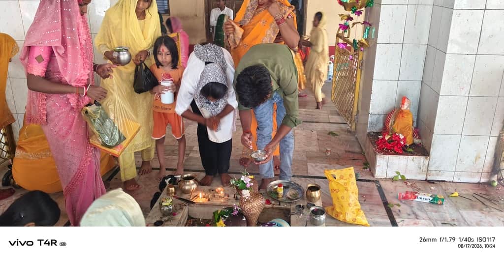 On the third Monday of Sawan, Shiva devotees thronged the Shiva temples, offering water and praying for prosperity.