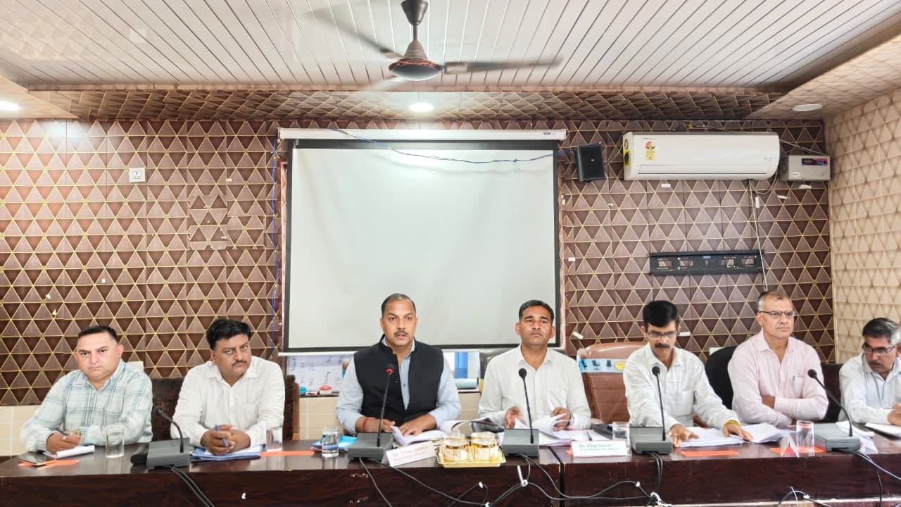 सदर बीडीओ कार्यालय में सदर विकासखंड की पंचायतों के प्रधानों, उप प्रधानों और सचिवों के साथ बैठक 