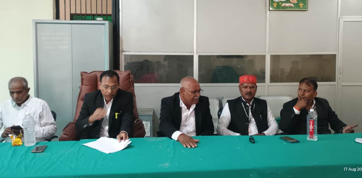Sit-in protest over sale deed rate discrepancies continues for the 11th day; talks with the DM remain inconclusive.