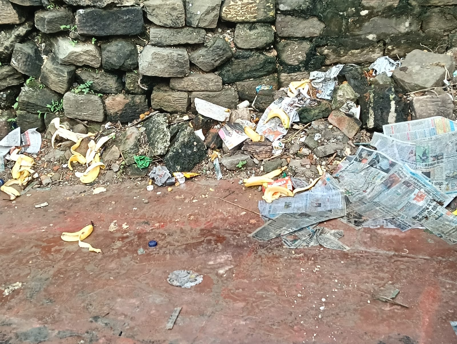 श्री नयना देवी जी में लगे कूड़े के ढेर। संवाद