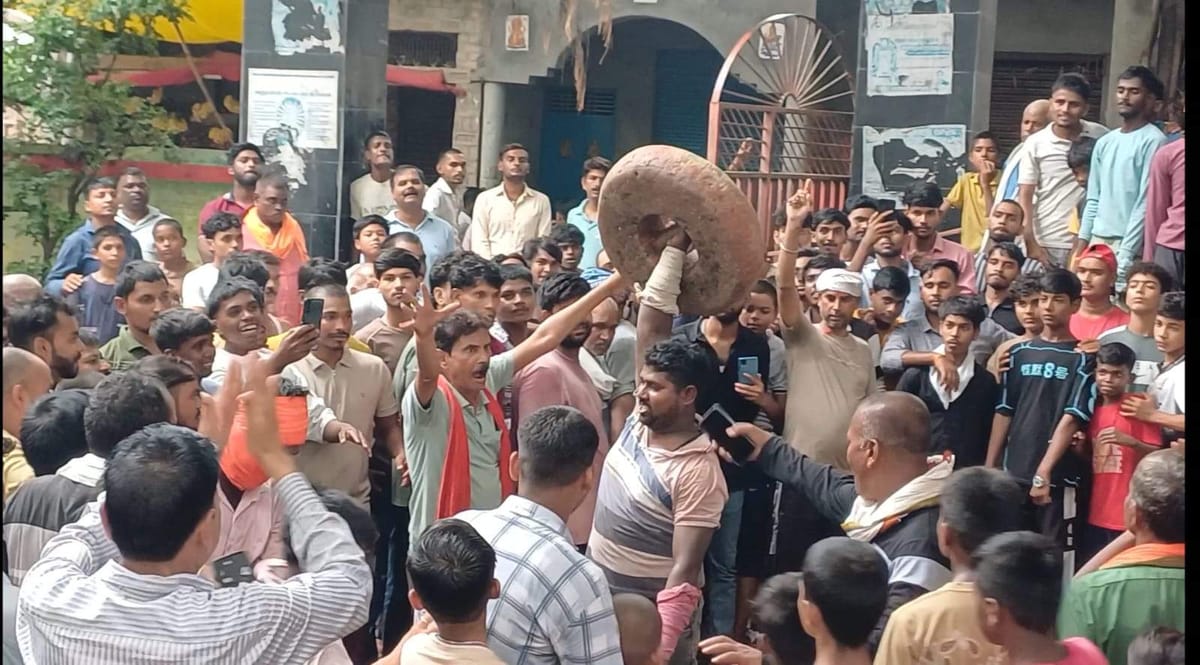 Chandauli News: टांडाकला में किशन निषाद ने उठाया सबसे वजनी नाल