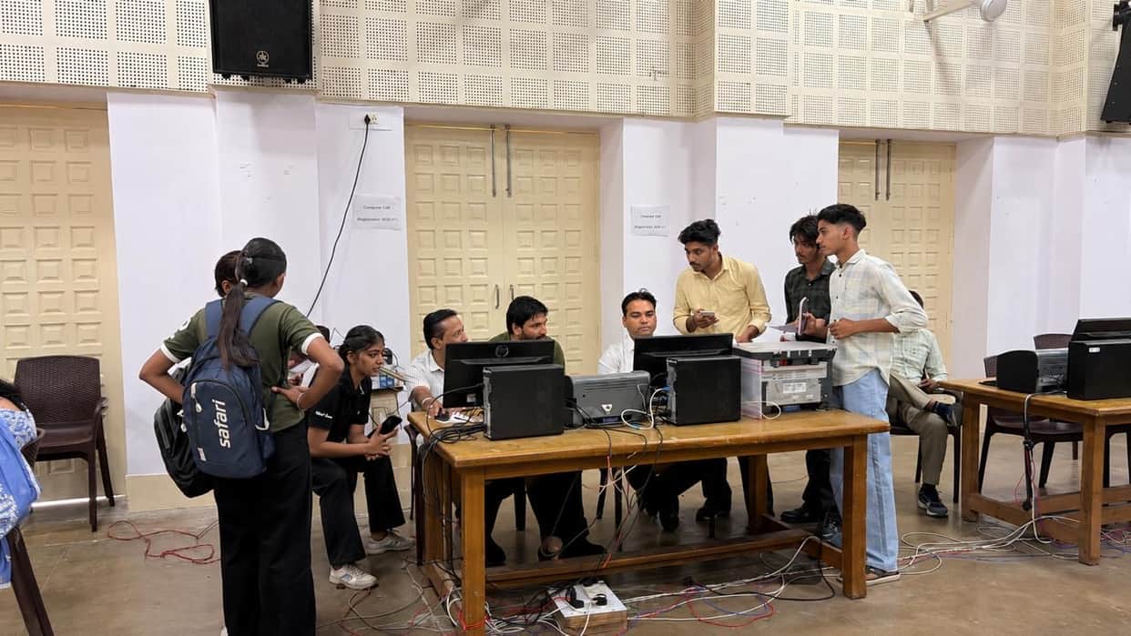 1,634 students enrolled in undergraduate courses at RKSD College.