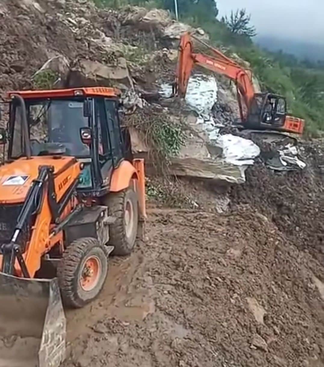 Vehicles plied on the Taklech-Devthi road after three days