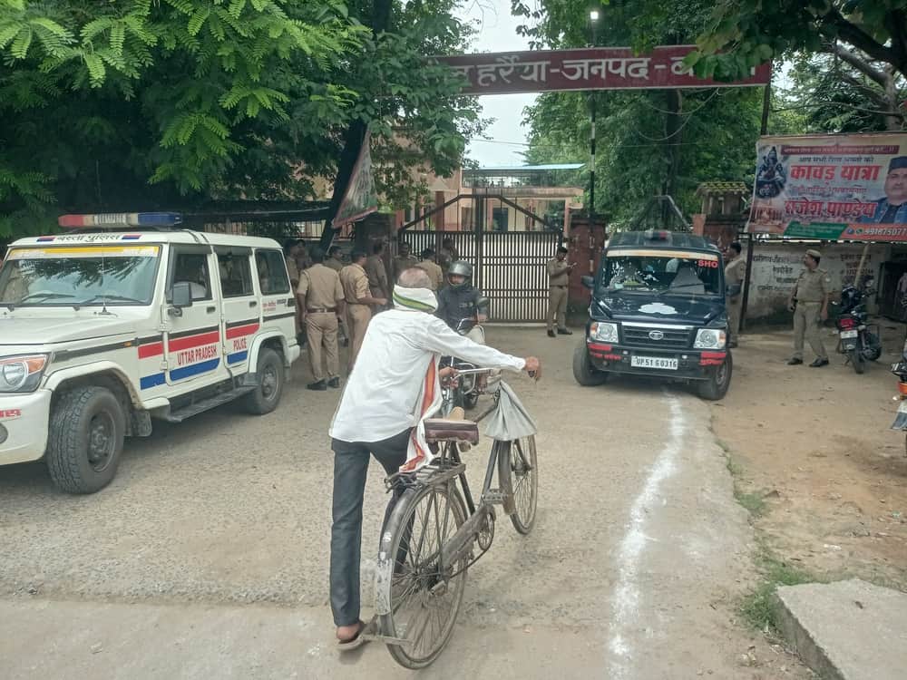 Warning of protest, Tehsil gate kept vigil