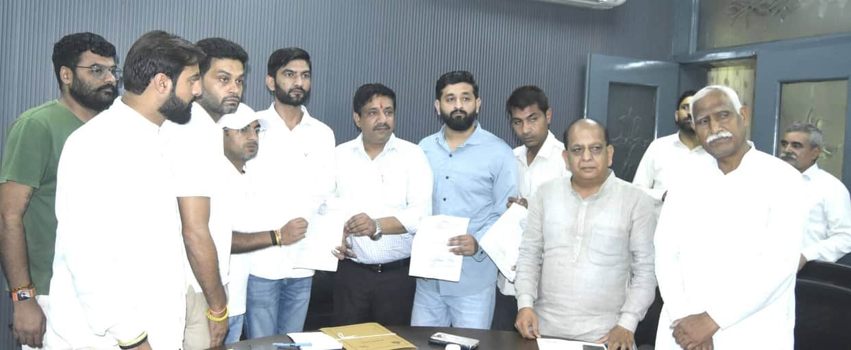 After 69 days, the dependents of the deceased received financial assistance of 5 lakh each.
