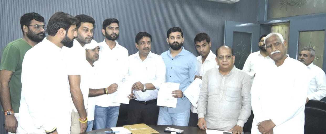 After 69 days, the dependents of the deceased received financial assistance of 5 lakh each.