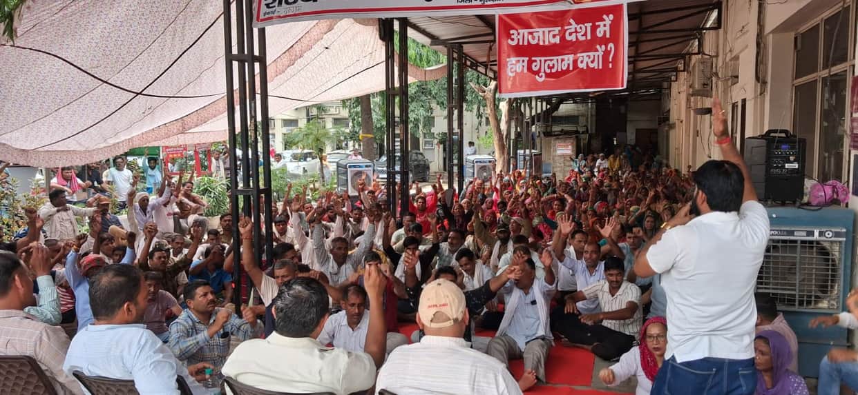 Employees' strike continues for the 14th day due to non-implementation of the agreement.