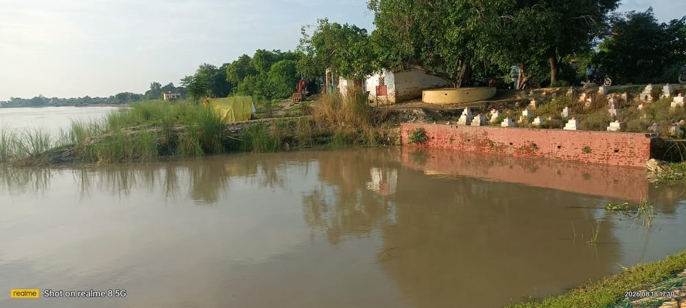 भागलपुर में उफनाई सरयू छित्तूपुर रेगुलेटर पर दबाव बनाती सरयू