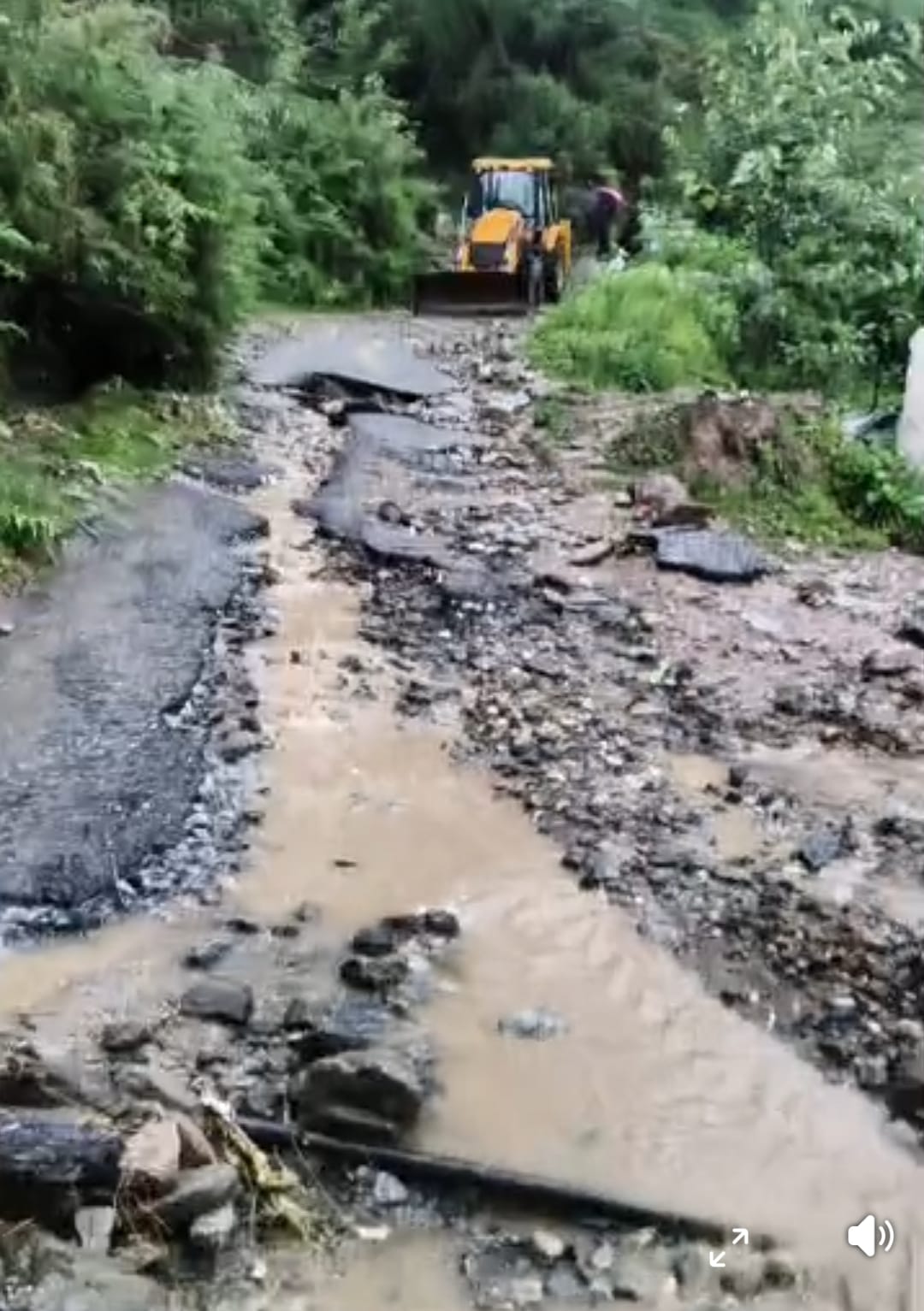 Chopal-Lani-Bamta road in poor condition due to rain