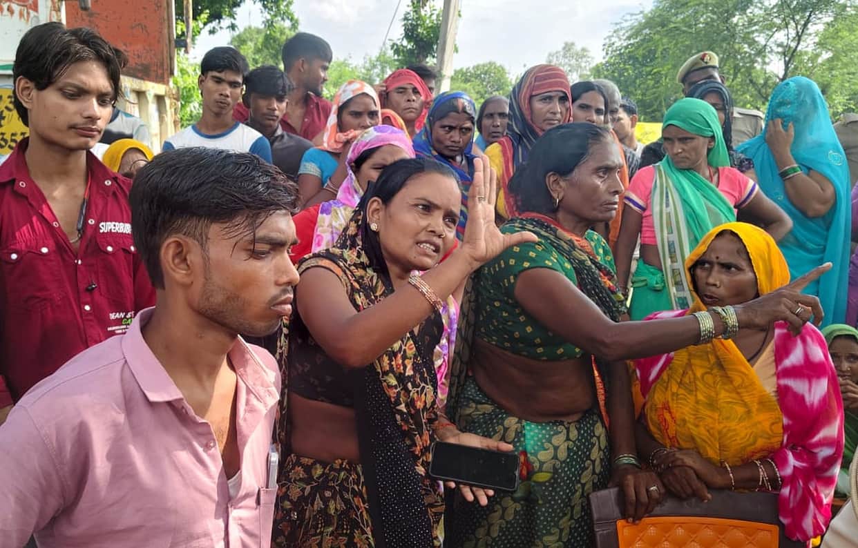 Woman dies after surgery; protest held with body placed in front of the house.