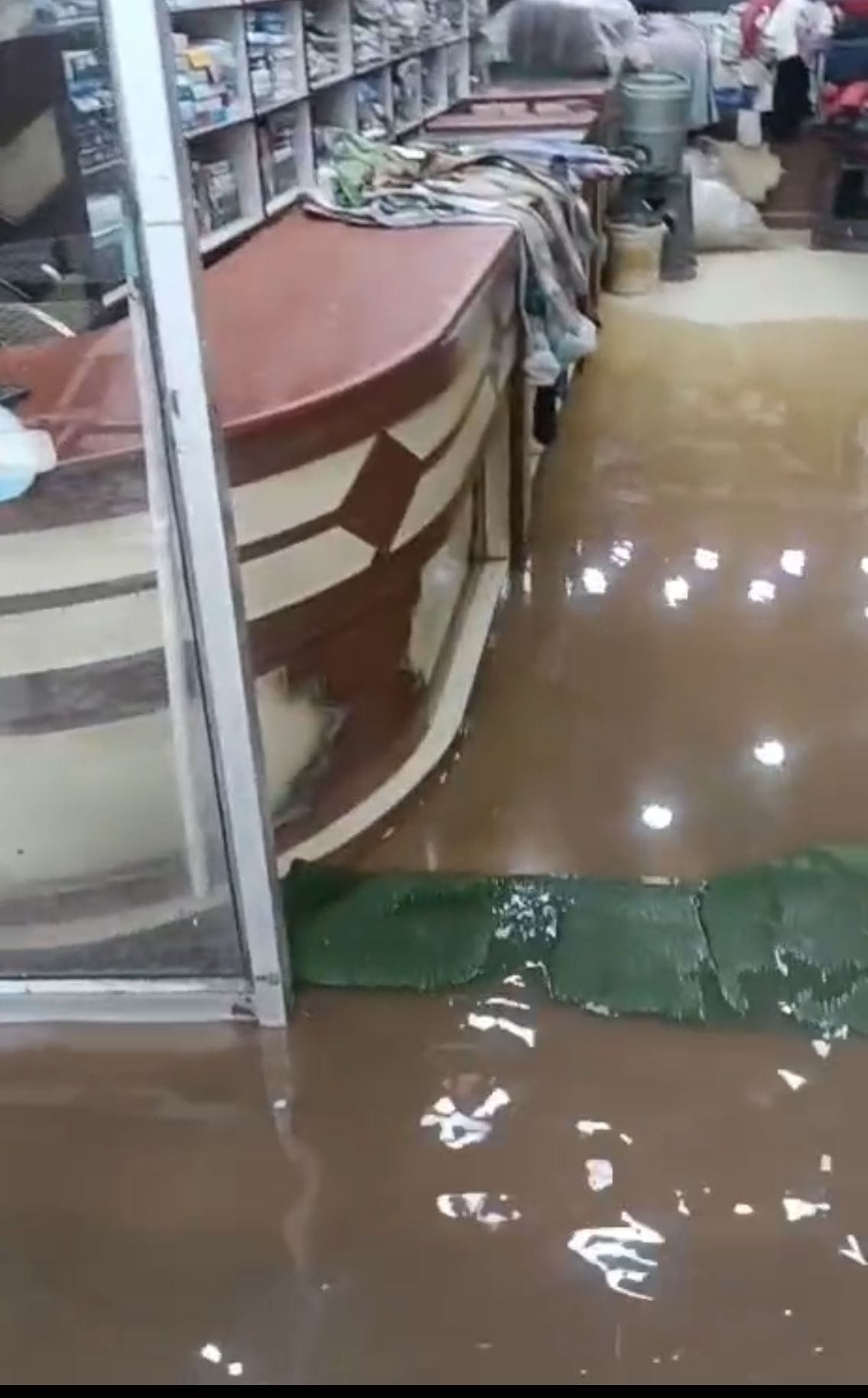 Water entered a dozen shops on the Baddi-Sai road due to heavy rain.