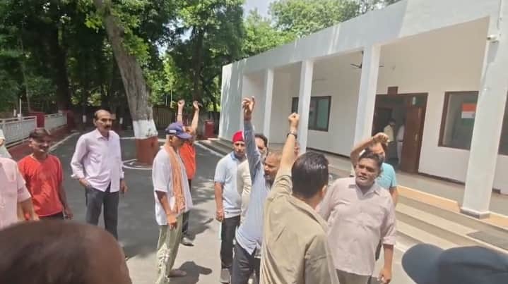 Outrage: Cantonment Board officials gheraoed over water issue; commotion ensues.