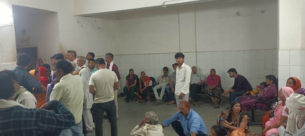 Digital X-ray machine fails due to heavy load; patients turned away.