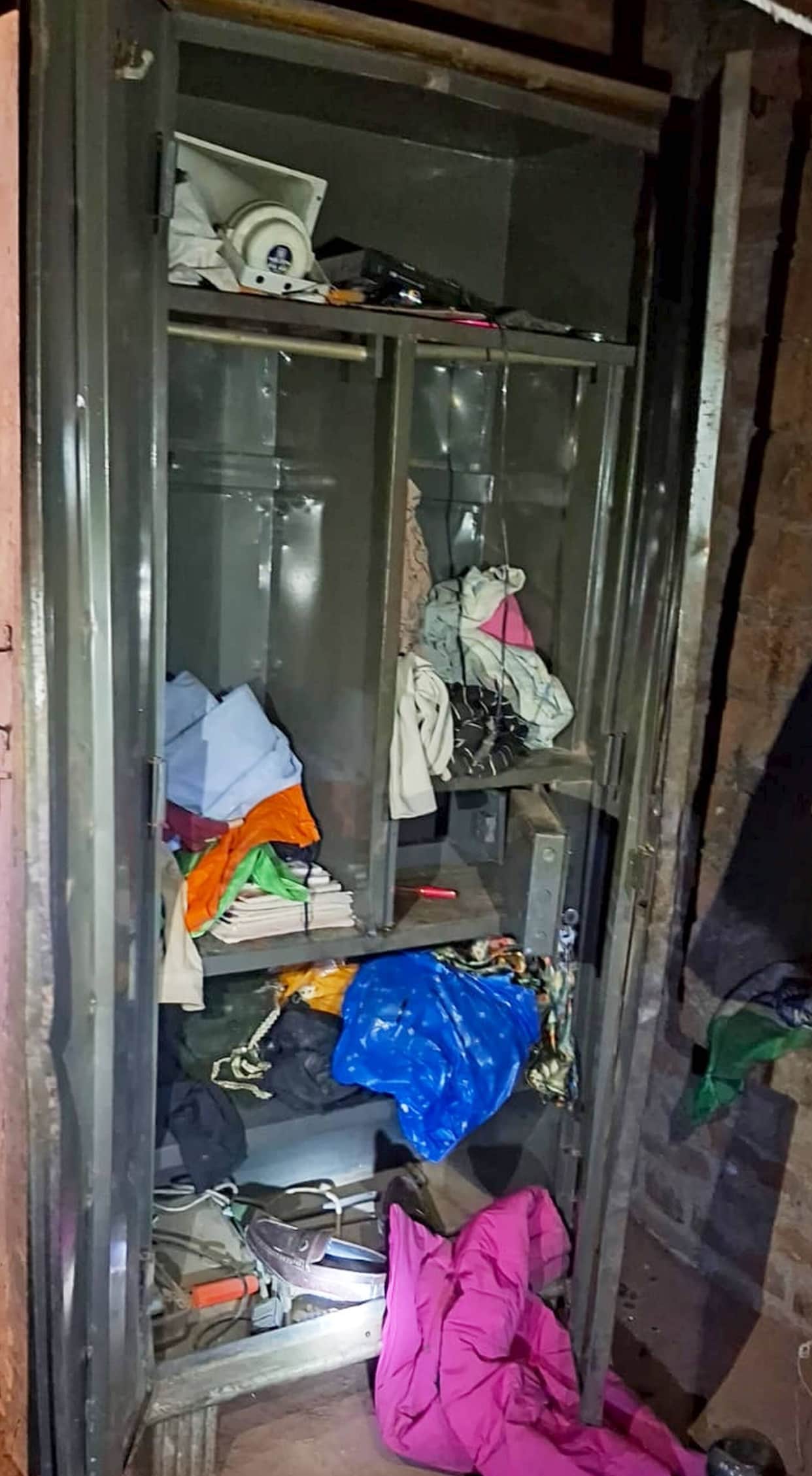 Jewelry and cash stolen after breaking the lock of a farmer's house.