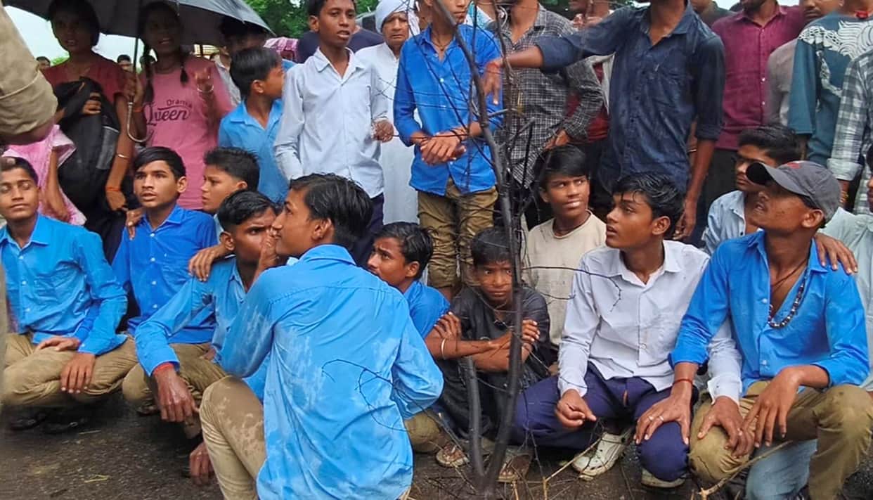 Children took to the road to demand better roads; they blocked the Jhansi-Mirzapur Highway and raised slogans vociferously.