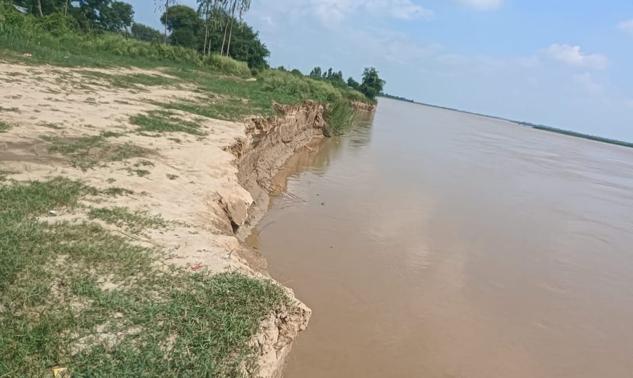 Rapti at the doorstep of villages; farmers in distress due to erosion