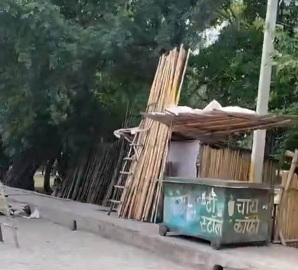 The problem of encroachment on Rohtak Road is serious.