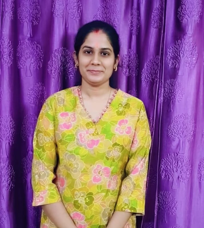 ग्राम विकास अधिकारी पुष्पा मिश्रा