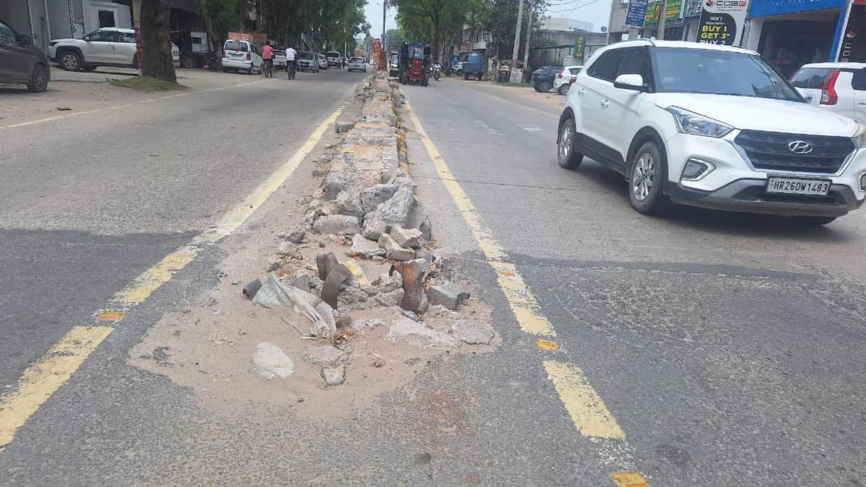 Low divider in Helimandi becomes a cause of accidents.