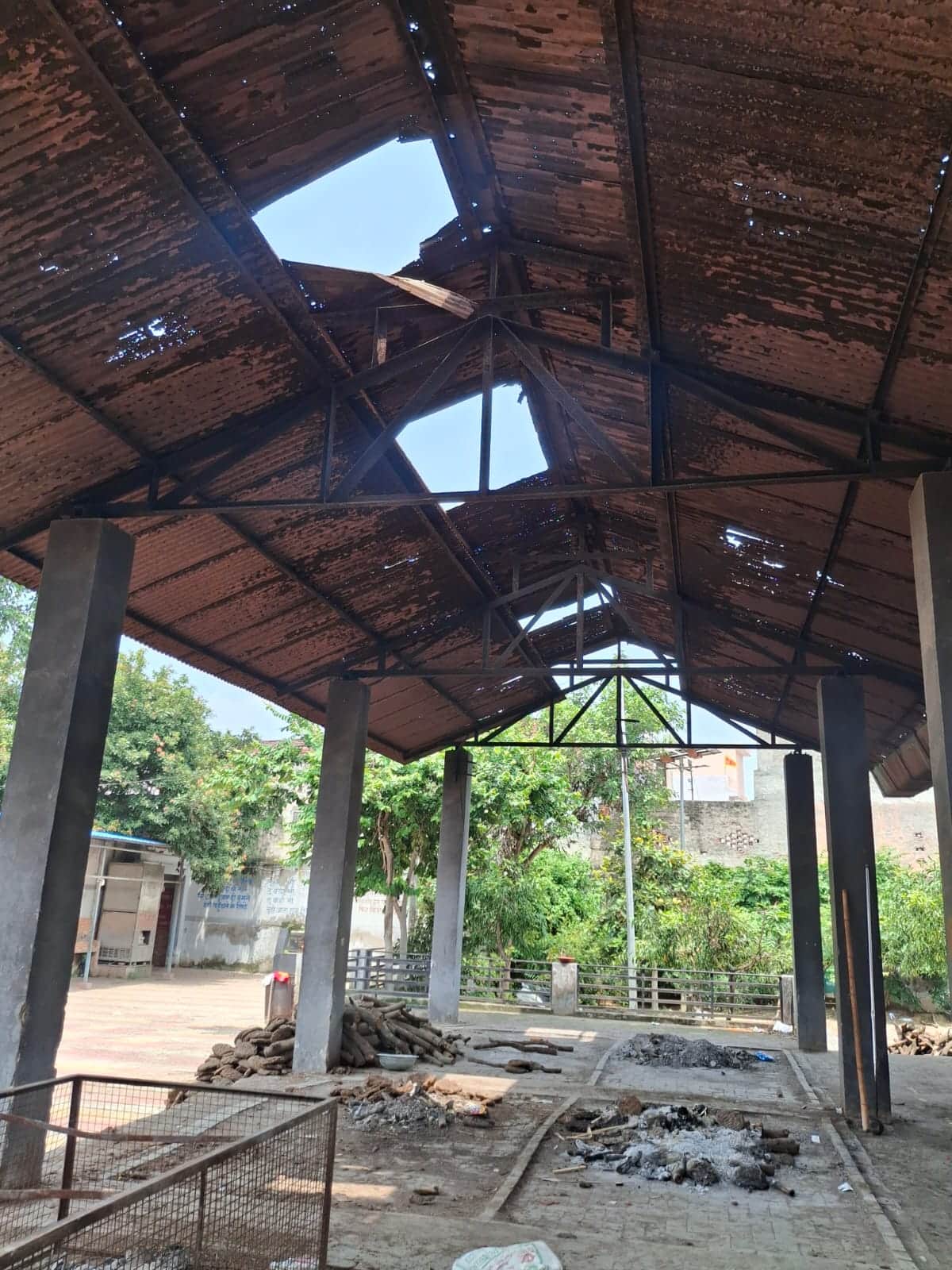 Public anger erupts over the damaged tin shed at Chaurakhi cremation ground; protest held at the municipal office