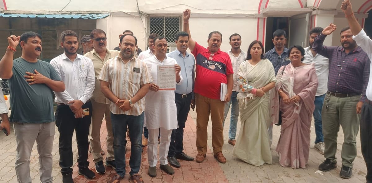 Raebareli News: बिजली कटौती के खिलाफ किया प्रदर्शन