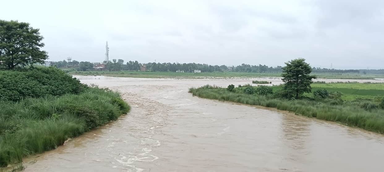 Dhela and Pheeka rivers in spate; flood situation.