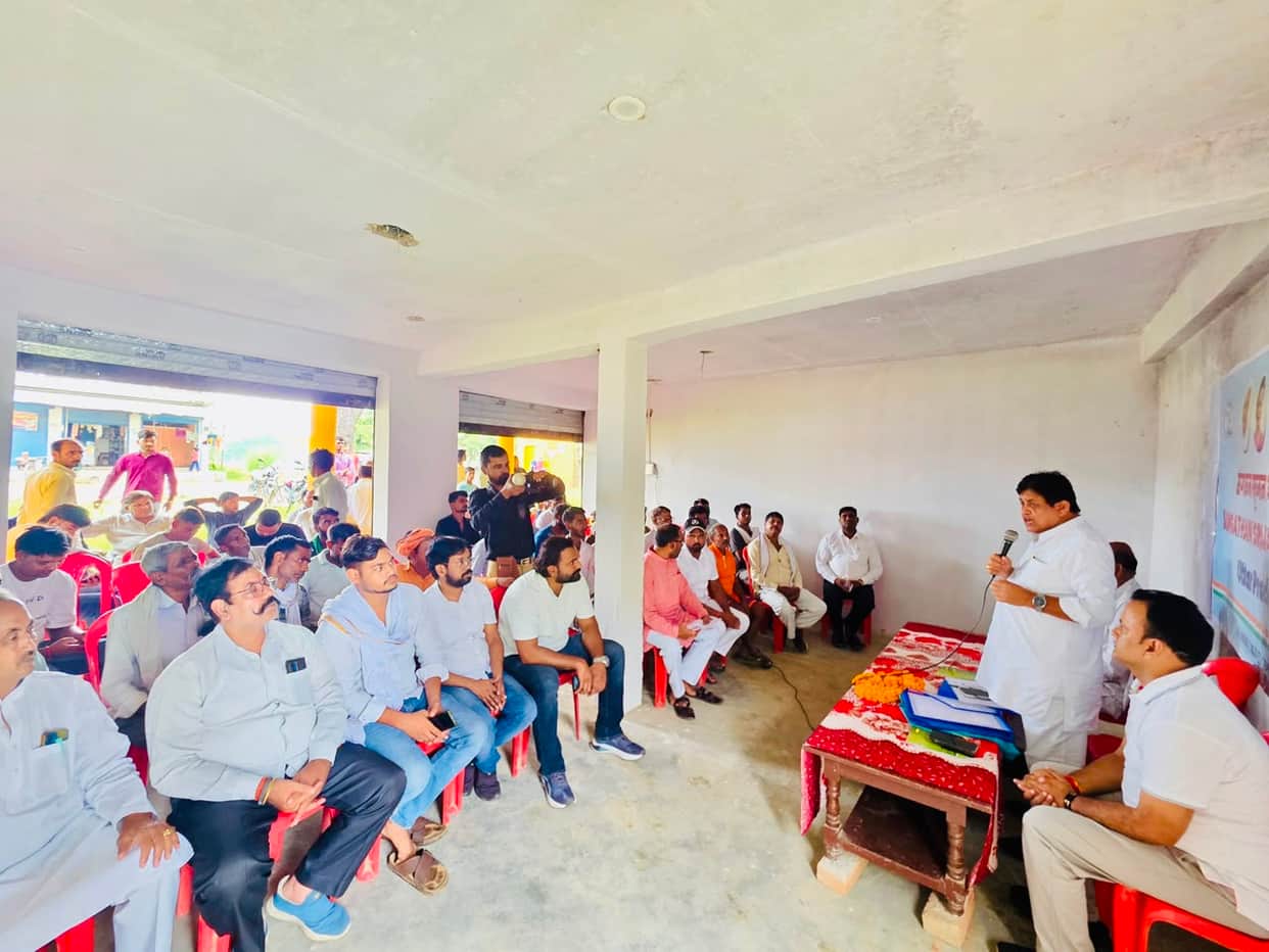 Congress assesses ground reality during organization-building campaign.