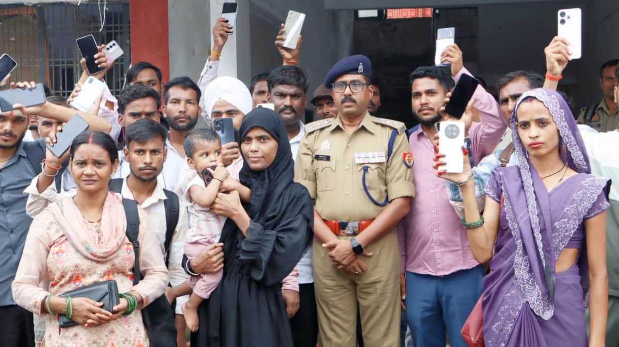 GRP returned 301 lost mobile phones