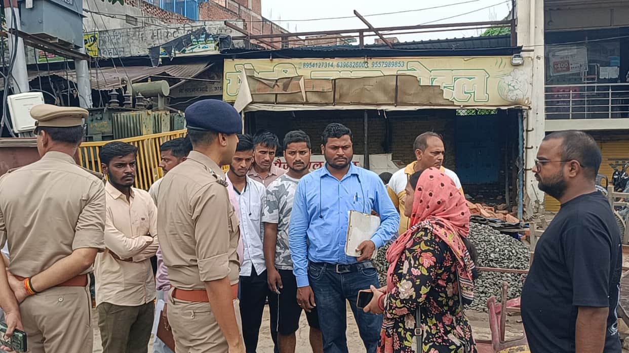 Two parties clash over the possession of hotel land, four detained